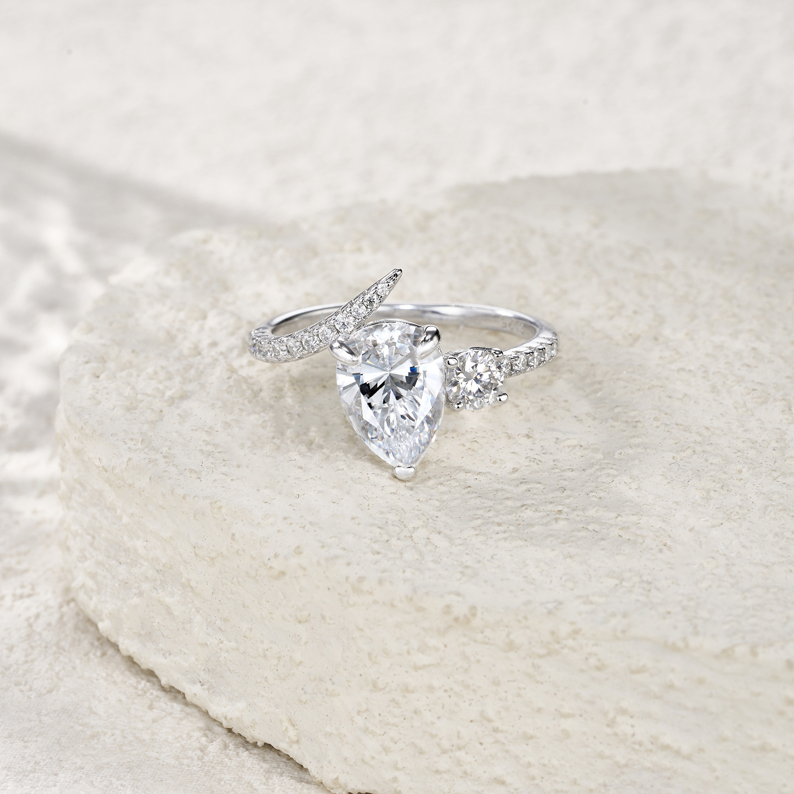 Engraved With Top-quality Moissanite, This Luxurious And Fashionable Minimalist Jewelry Set Features Exquisite Silver Accessories For Ladies. Made Of S925 Silver With Electroplated Platinum. - Image 4