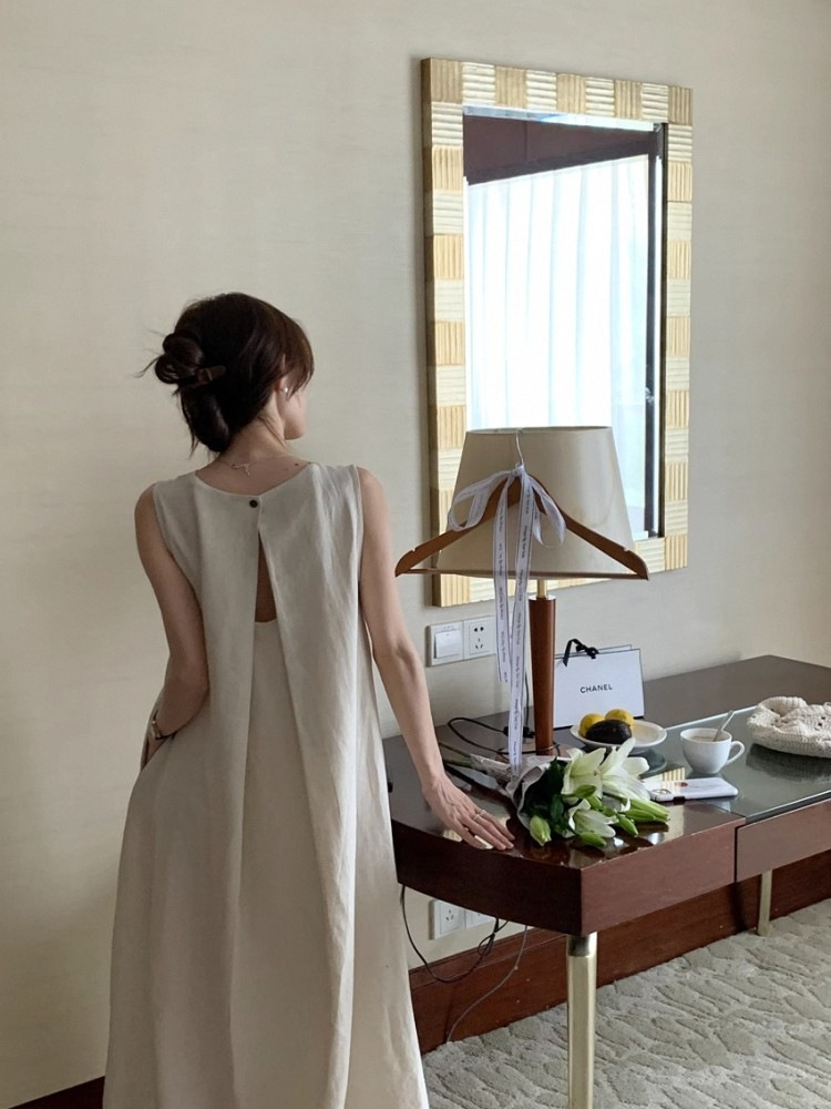 Elegant Midi Round-neck Sleeveless Vest Dress - Image 37