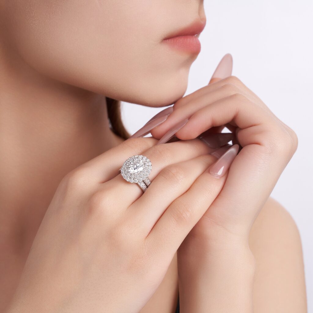 Engraved With Top-quality Moissanite, This Luxurious And Fashionable Minimalist Jewelry Set Features Exquisite Silver Accessories For Ladies. Made Of S925 Silver With Electroplated Platinum.