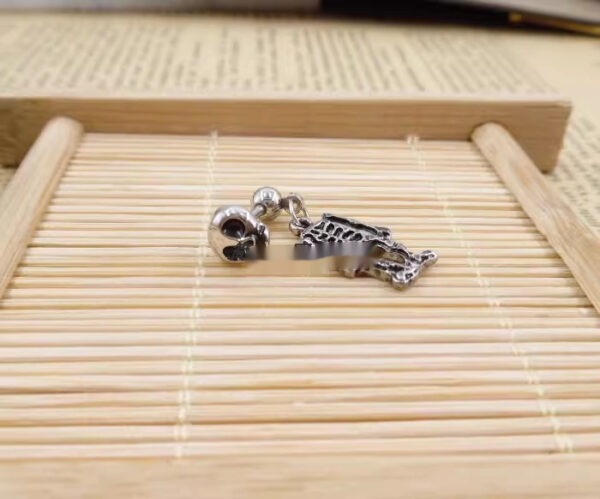 Retro Punk Mini Skull Stud Earrings - Image 3