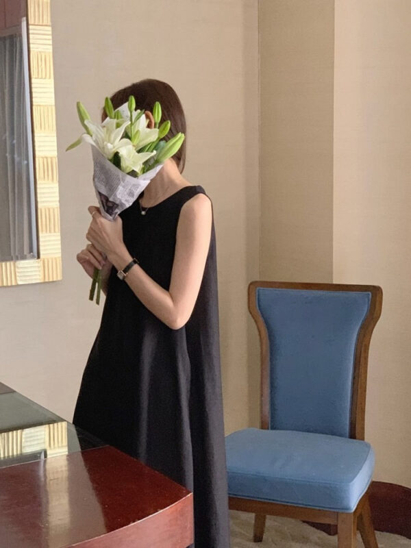 Elegant Midi Round-neck Sleeveless Vest Dress - Image 21