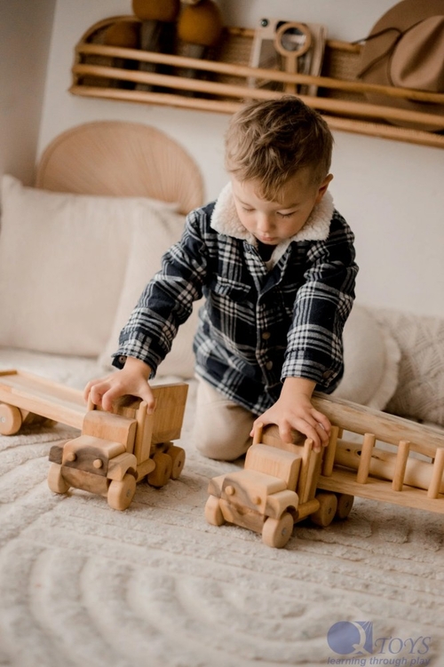 QToys Australia (USA) LOG TRUCK - Image 3