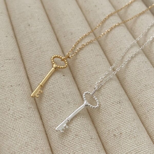 Women's Simple All-Match Key Pendant Necklace