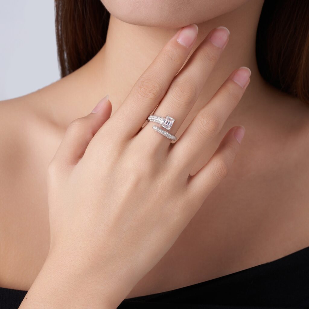 Engraved With Top-quality Moissanite, This Luxurious And Fashionable Minimalist Jewelry Set Features Exquisite Silver Accessories For Ladies. Made Of S925 Silver With Electroplated Platinum.