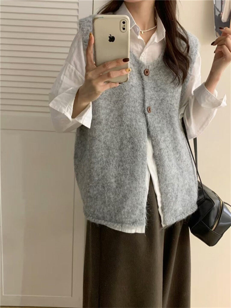 Korean-style Minimalist Versatile Loose-fit Layered Knit Vest