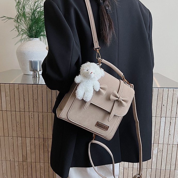 British-style Retro Chic Womens Backpack - Image 4