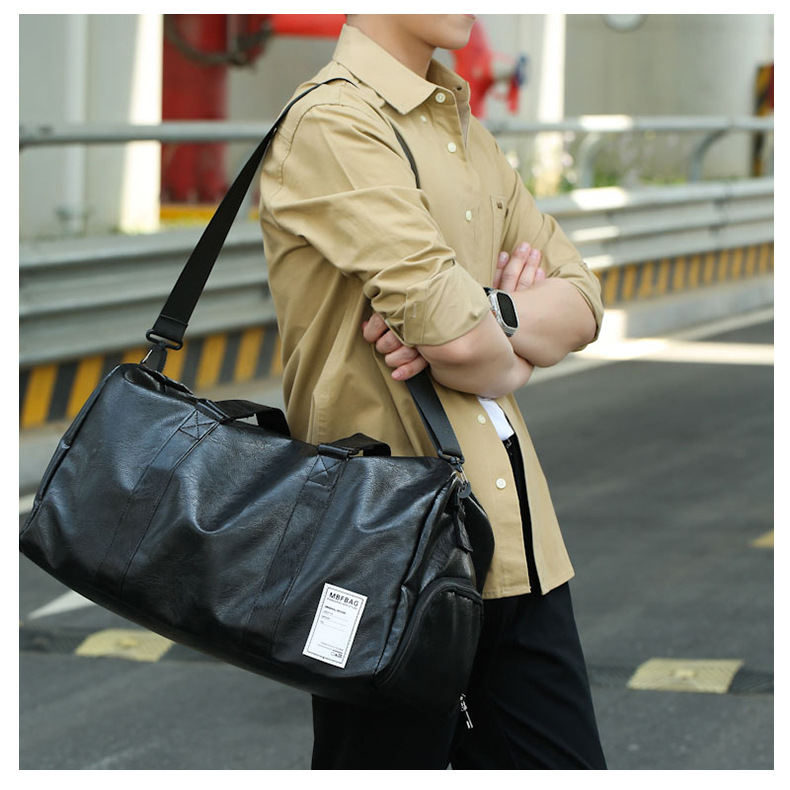 Men's Large-Capacity Fashionable Sports Fitness Bag