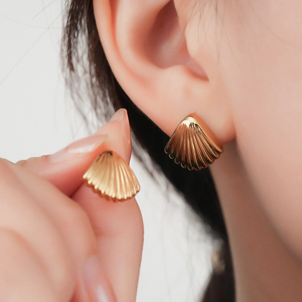 New Retro Niche Design Shell Earrings, Light Luxury Personality Simple Studs, All-Match Geometric Jewelry For Women