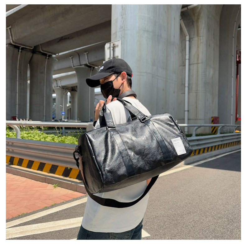 Men's Large-Capacity Fashionable Sports Fitness Bag