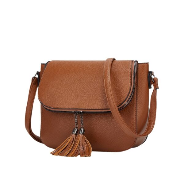 European And American-style Fashionable Flip-top Saddle Bag With Tassels - Image 4