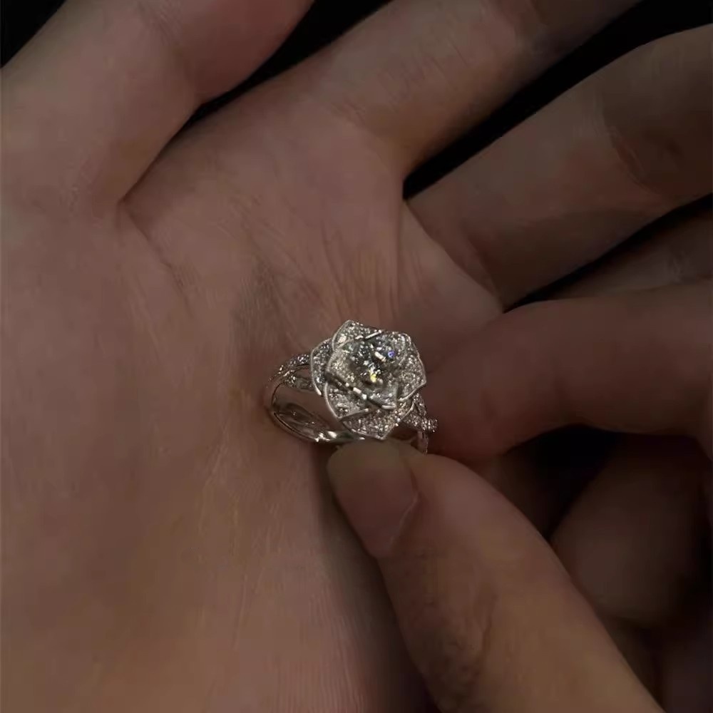 Clear And Cool Zircon Micro Inlaid Three-dimensional Rose Ring - Image 4
