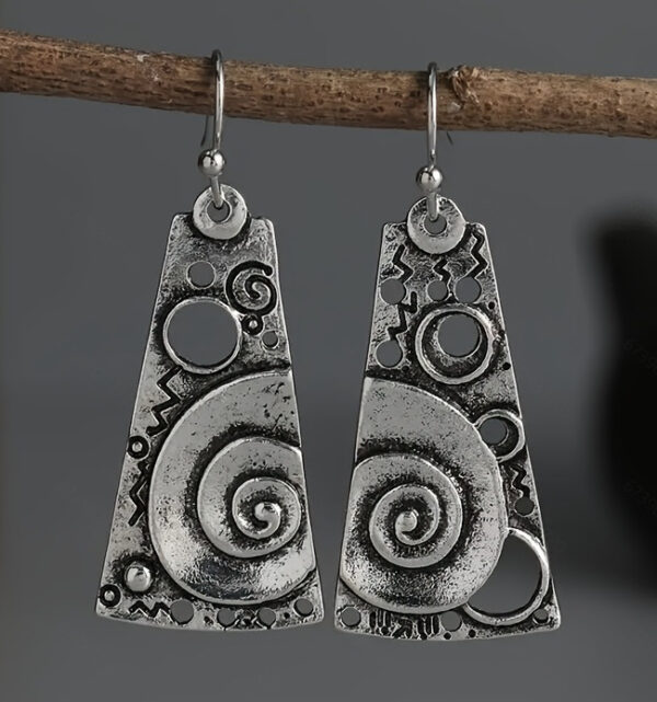 Vintage-style Trendy And Creative Earrings For Women In Europe And The US - Image 3