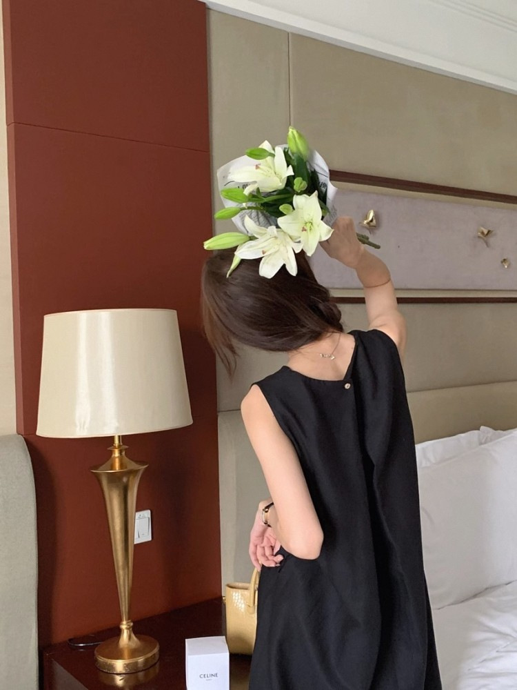 Elegant Midi Round-neck Sleeveless Vest Dress - Image 36