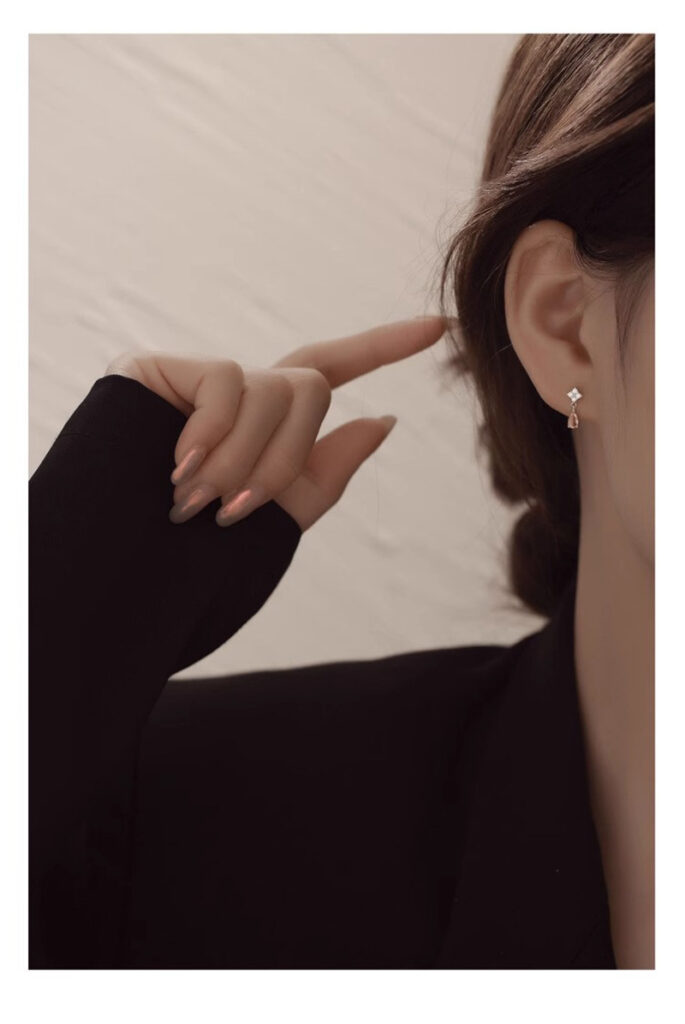 Versatile And Exquisite Womens Teardrop Earrings