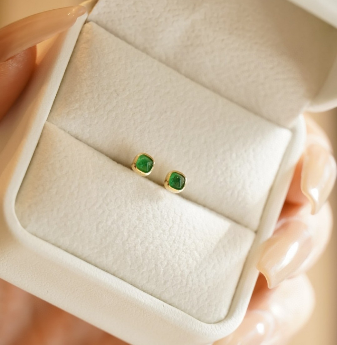18K Gold Afghan Panjihill Sugar Tower Emerald Stud Earrings - Image 4