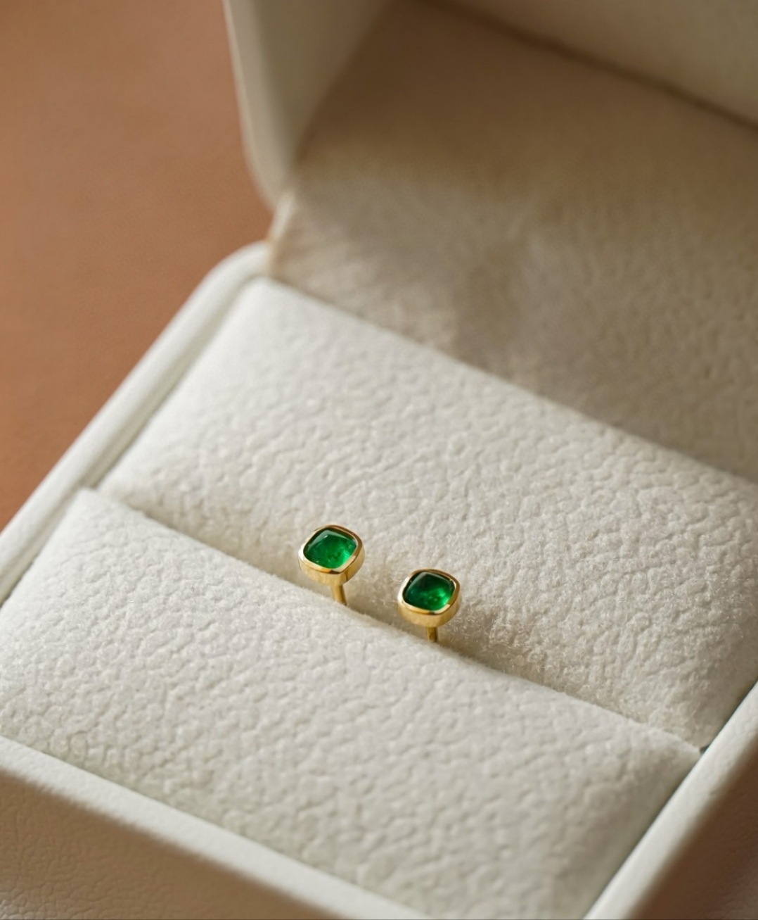 18K Gold Afghan Panjihill Sugar Tower Emerald Stud Earrings - Image 11