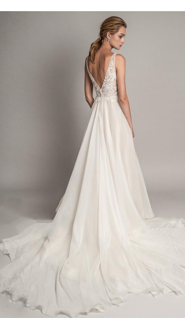 Women's Deep V Neck Lace Long Dress Simple Lawn Wedding Wedding Dress - Image 2