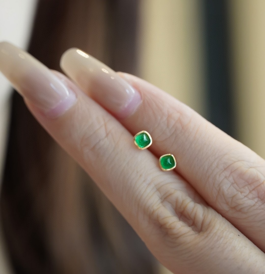 18K Gold Afghan Panjihill Sugar Tower Emerald Stud Earrings - Image 9