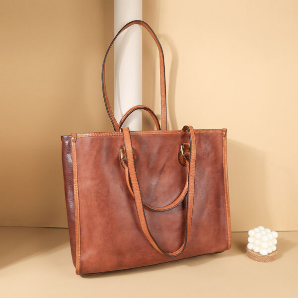 Women's Retro Leather Large Capacity Multi-functional Shoulder Bag - Image 4