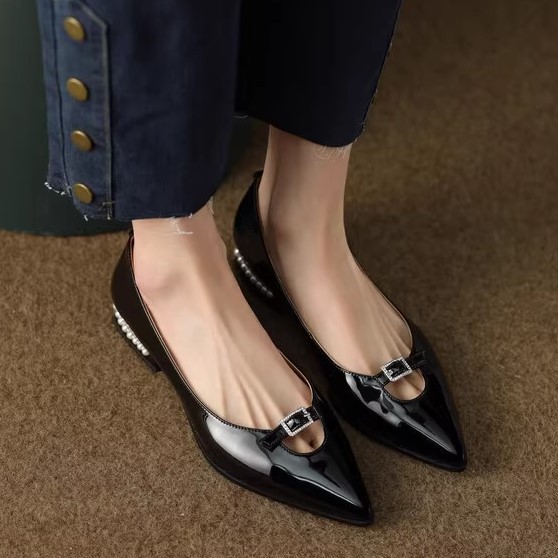 Women's Fashionable Leather Pointed Scoop Shoes - Image 10