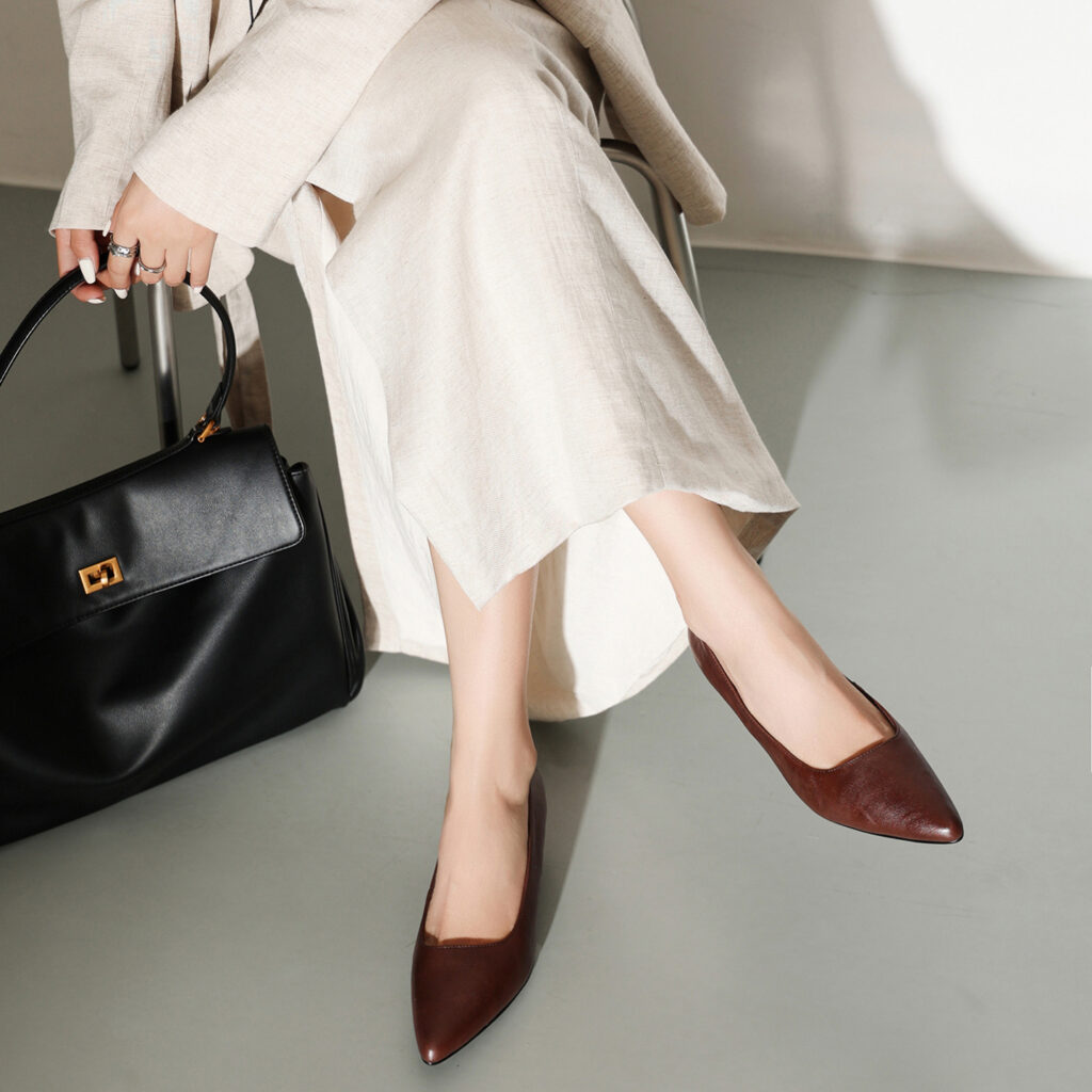 Women's Washed Full-Grain Cowhide Kitten Heel Pumps, Pointed Toe Handcrafted Leather Office Shoes