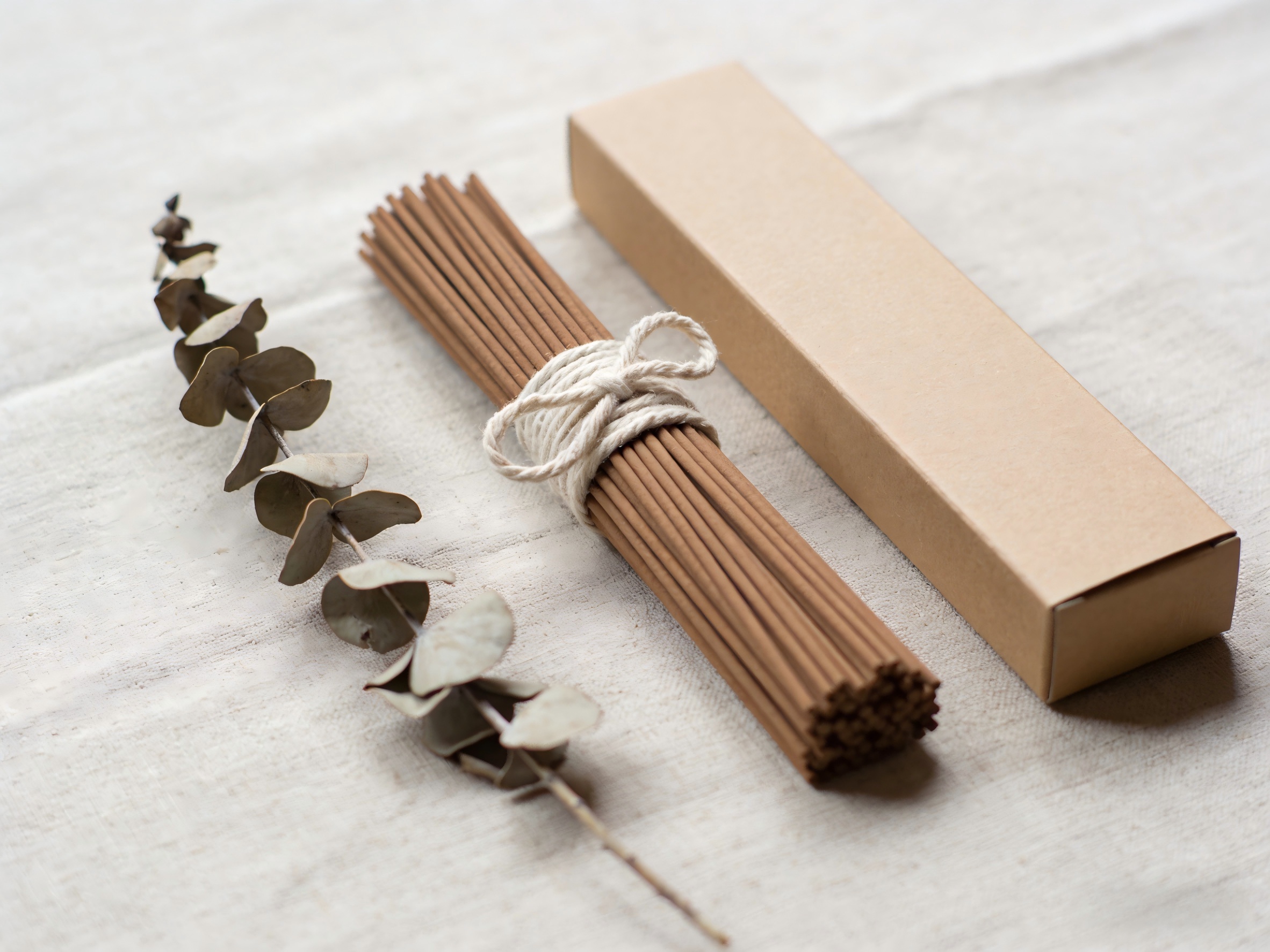 Natural Agarwood Incense Sticks, Bulk Export, Suitable For Meditation, Yoga, Religious Ceremonies, And Home Aromatherapy, Made Of Pure Powder Without Bamboo Core, OEM Customization Available - Image 4